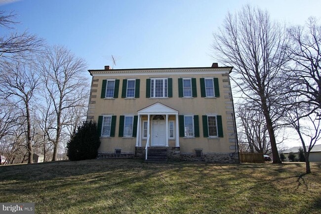 Building Photo - 3481 Manor Ln