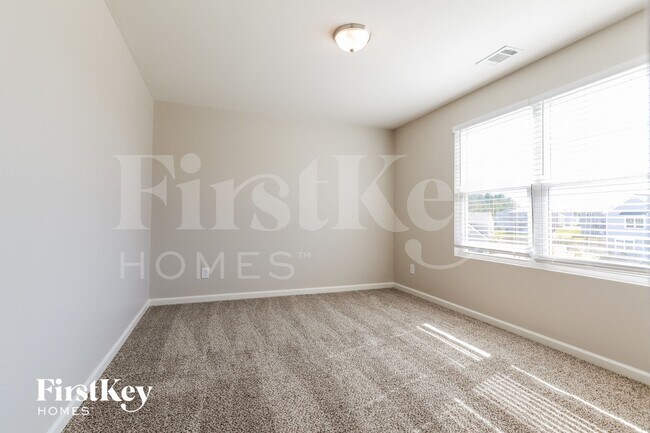 Foto del edificio - 98 Bennett Ct