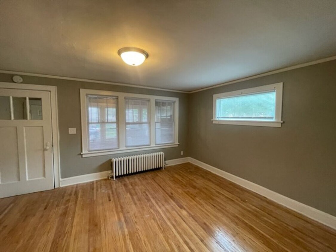 396 Sherburne Ave Unit 1, Saint Paul, MN 55103 Room for Rent in Saint