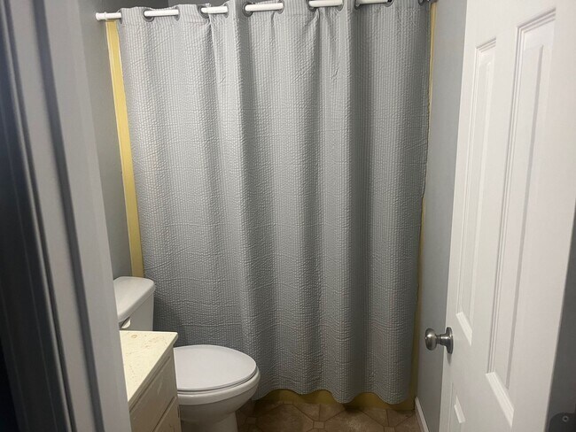 Building Photo - Very nice, completely remodeled 3 Bedroom ...