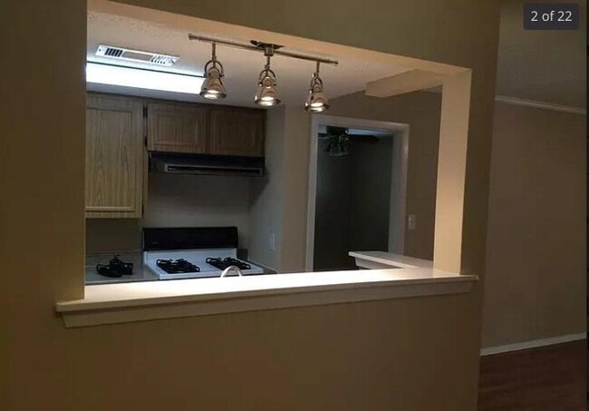 Building Photo - 2030 Encino Cir