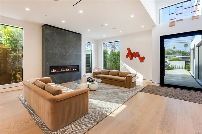 Building Photo - 22930 Dolorosa St
