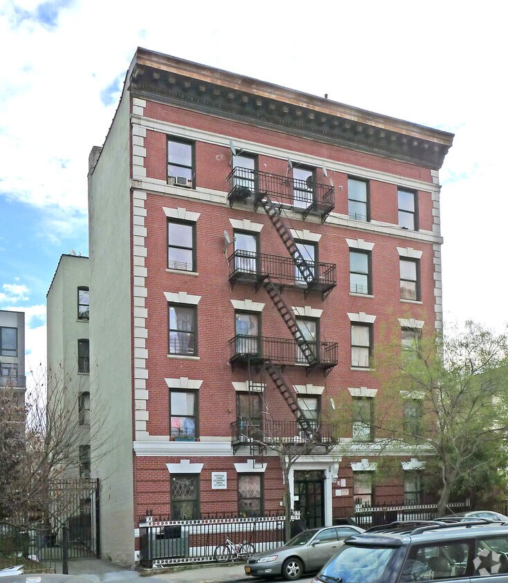 Foto del edificio - 129 Clermont Avenue