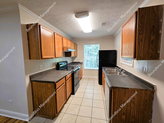 Building Photo - 1687 Thoms Dr NW