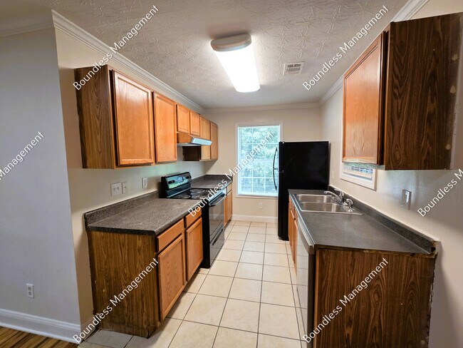 Foto del edificio - 1687 Thoms Dr NW