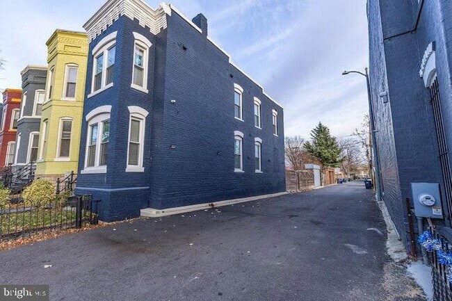 Building Photo - 1119 Montello Ave NE