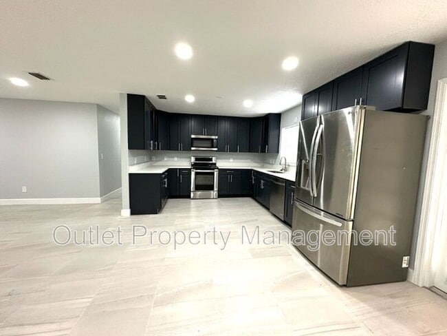 Foto del edificio - 2432 NE 28th St