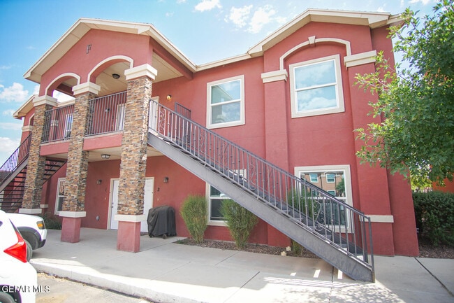 Foto del edificio - 8685 N Loop Dr