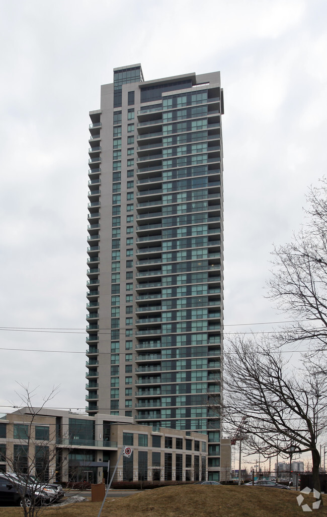 Photo du bâtiment - One Sherway Condos