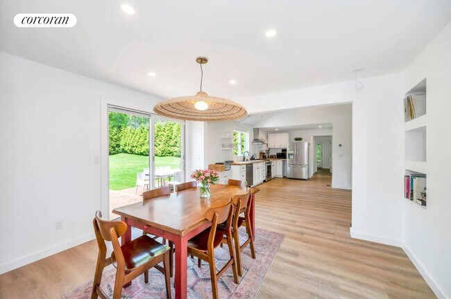 Foto del edificio - 5 Cranberry Hole Rd