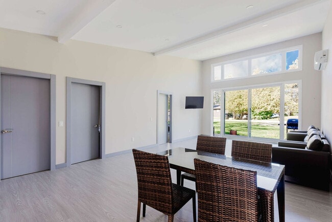 Building Photo - 16 Englewood Ln