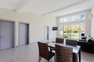 Building Photo - 16 Englewood Ln