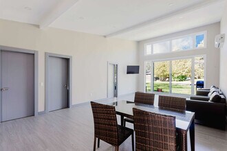 Building Photo - 16 Englewood Ln