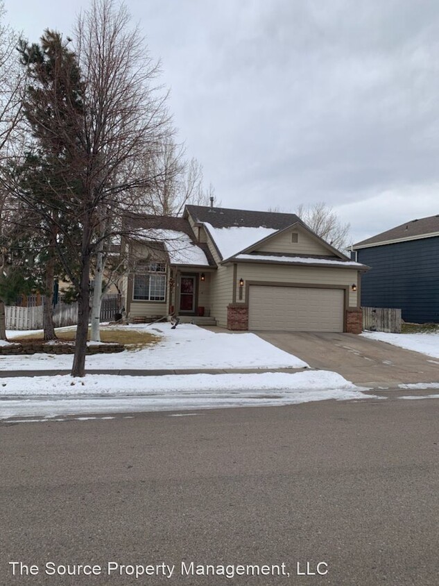 Foto principal - 3 br, 2.5 bath House - 215 Strauburg Dr