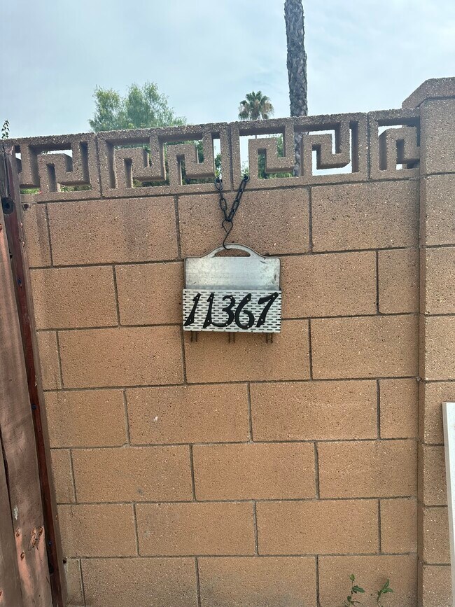 Building Photo - 11367 Darby Ave