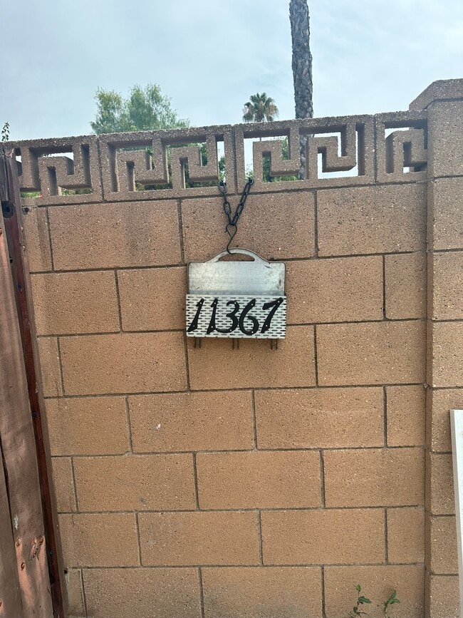 Foto del edificio - 11367 Darby Ave
