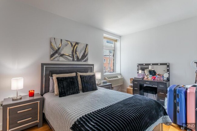 Building Photo - 1 bedroom in Astoria NY 11102
