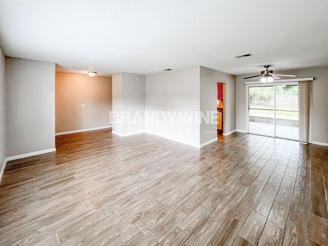 Building Photo - 3639 N Ride Dr