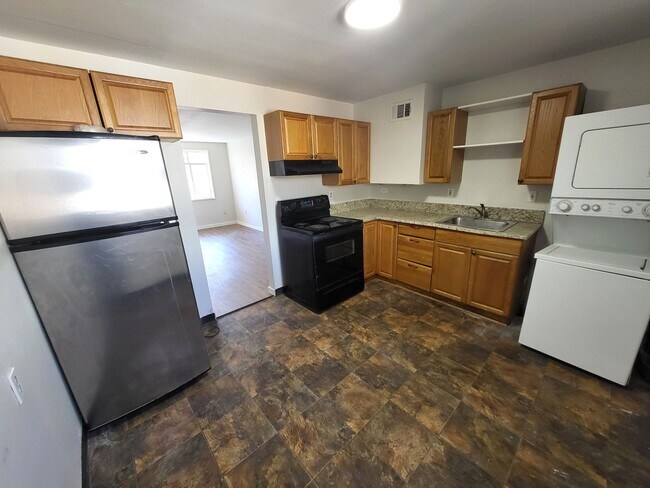 Foto del edificio - 3 bed 1 bath duplex in Clayton - $500 Off