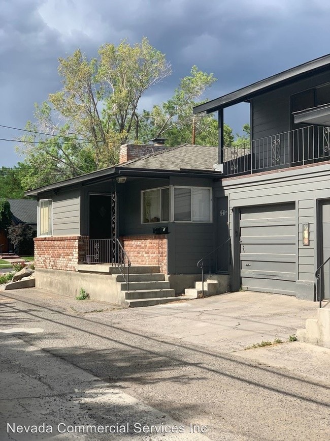 Building Photo - 225-225 Martin St