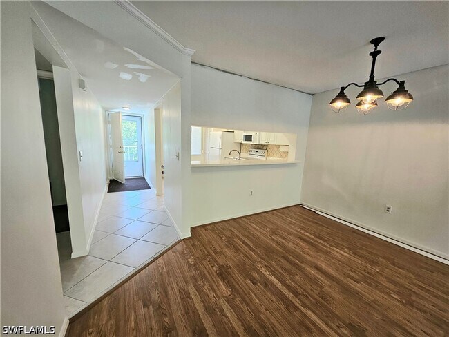 Foto del edificio - 3001 Sandpiper Bay Cir