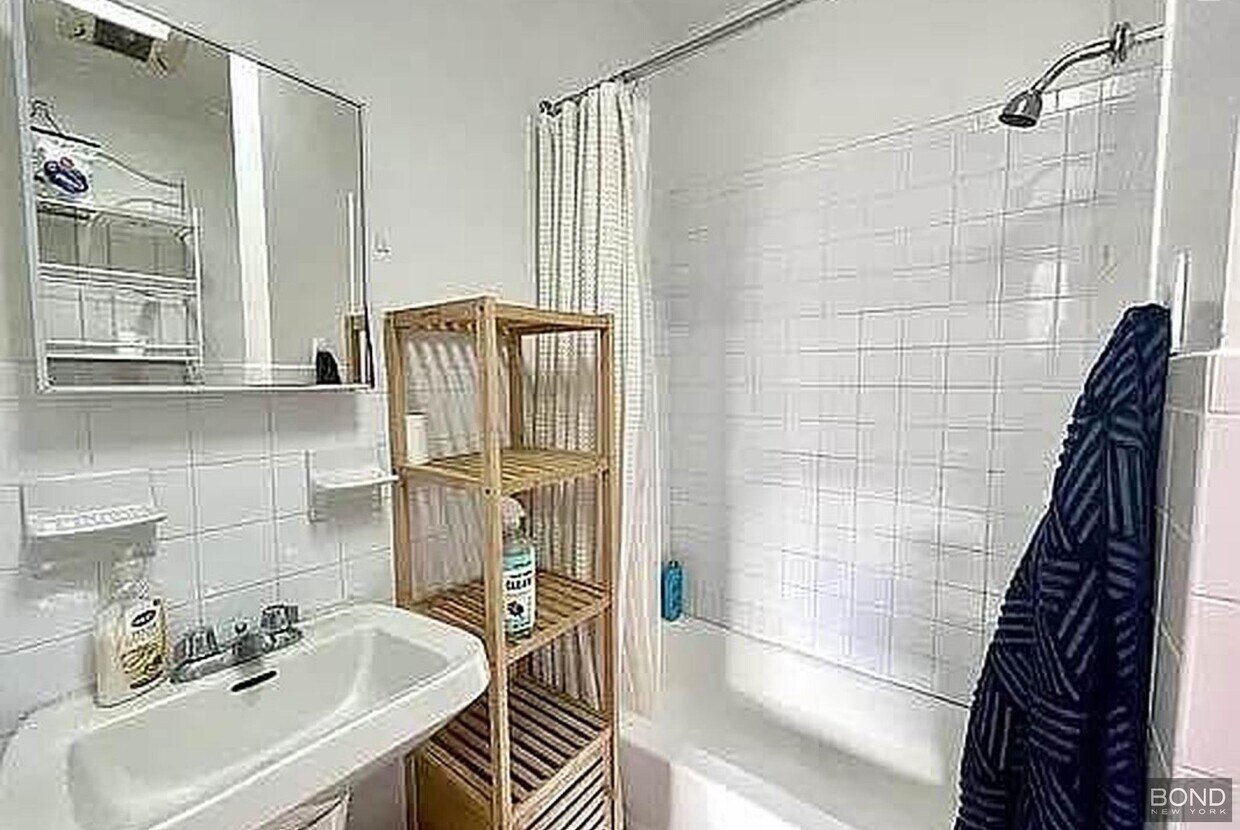 Foto del edificio - 344 E 9th St