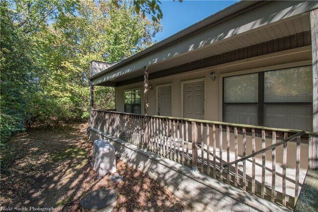 Foto del edificio - 2131 N Crossover Rd