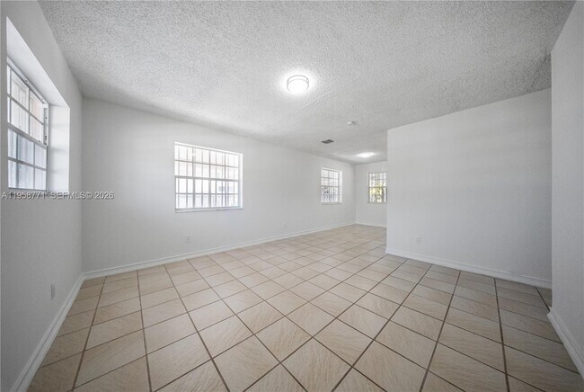 Foto del edificio - 20120 SW 112th Ct