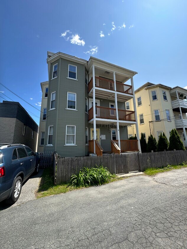 8 Prospect Ave Unit 3, Woburn, MA 01801 Apartments in Woburn, MA