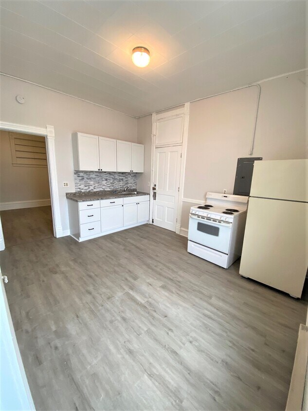 115 S Main St Unit 2, Sandwich, IL 60548 Room for Rent in Sandwich