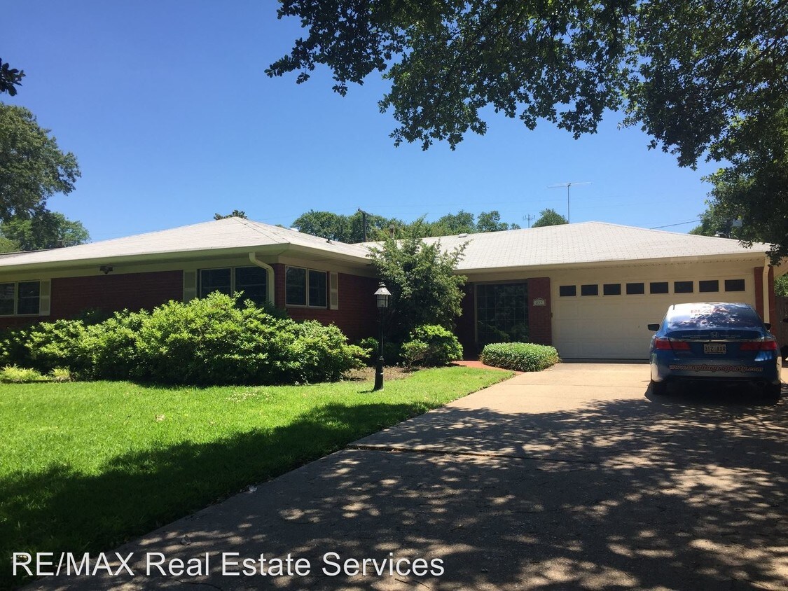 Primary Photo - 233 Symphony Ln