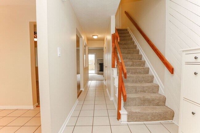 Foto del edificio - Spacious Townhome Move in Ready!!