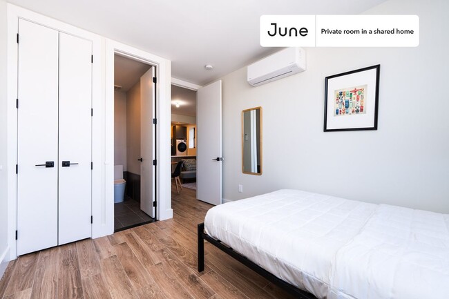Building Photo - Private bedroom in 2 bed/2 bath Home