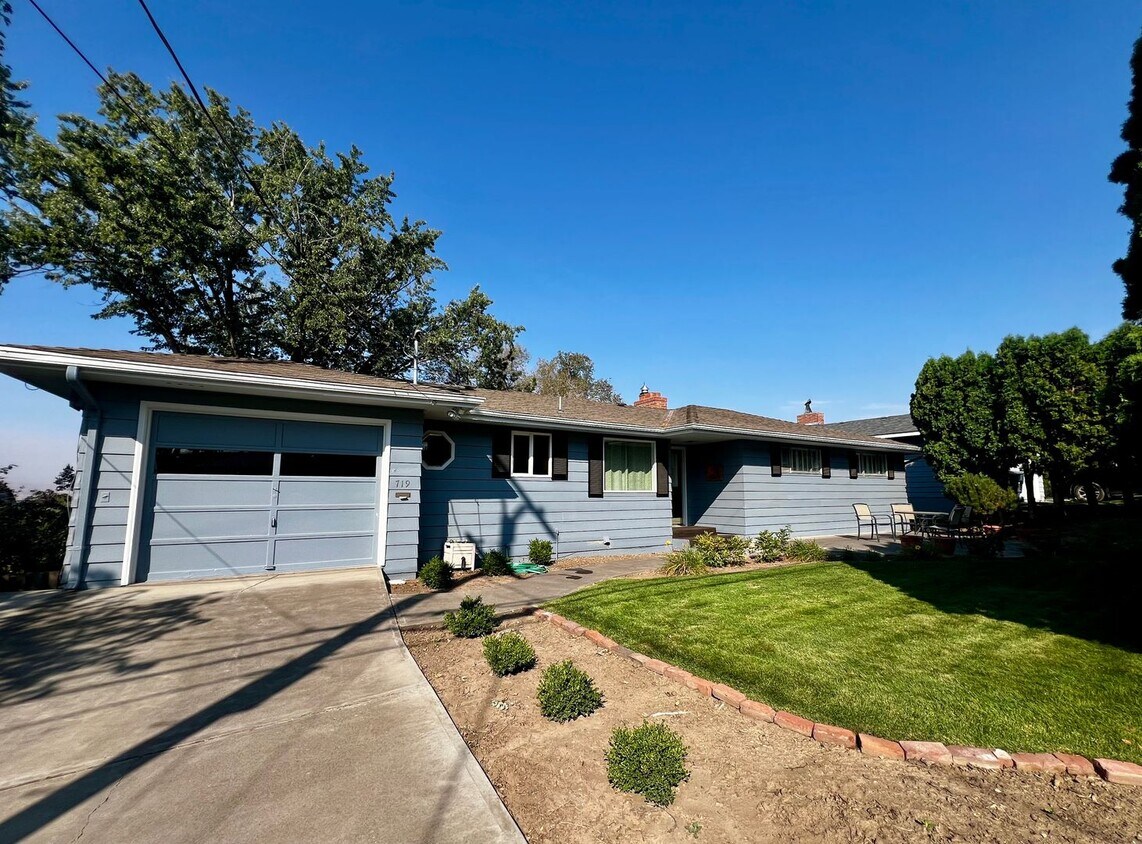 Foto principal - Beautiful North Hill Home Near Vincent Park!