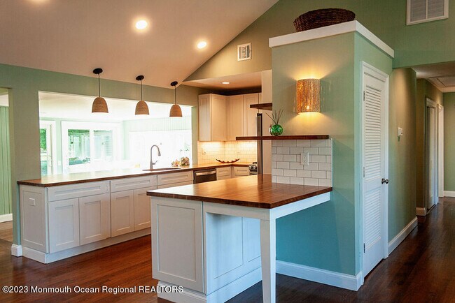 Building Photo - 1008 Shore Rd