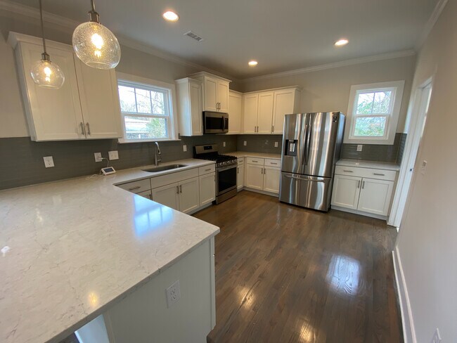 Photo - Room in House on Merrick St