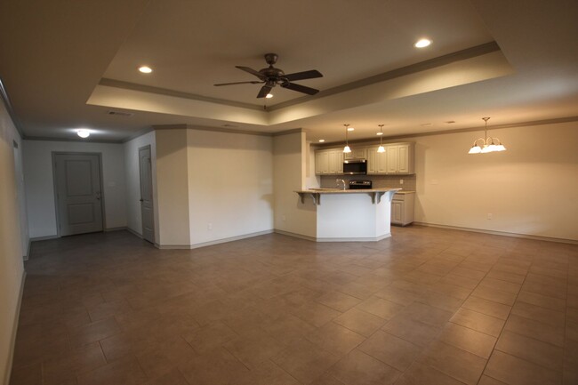 Foto del edificio - Beautiful 3 Bedroom 2 Bathroom Townhouse i...