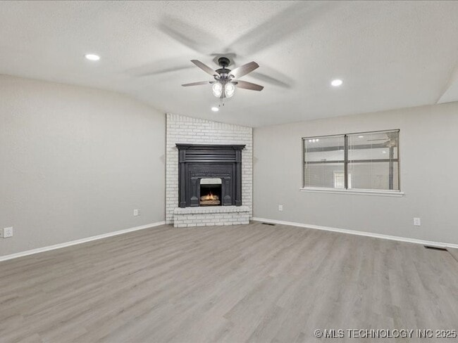 Building Photo - 3001 S Ash Ct