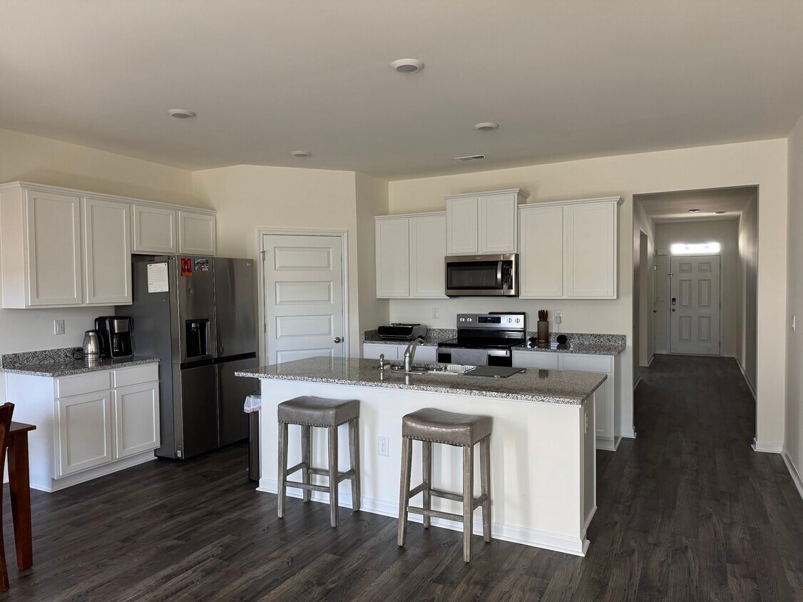 Building Photo - 163 Champlain Rd