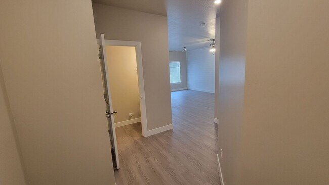 Building Photo - Cedar City 3 bed | 2 Bath | 2 Car Townhome