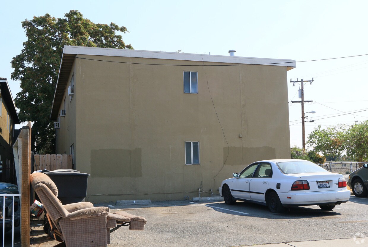 Building Photo - 334 I St