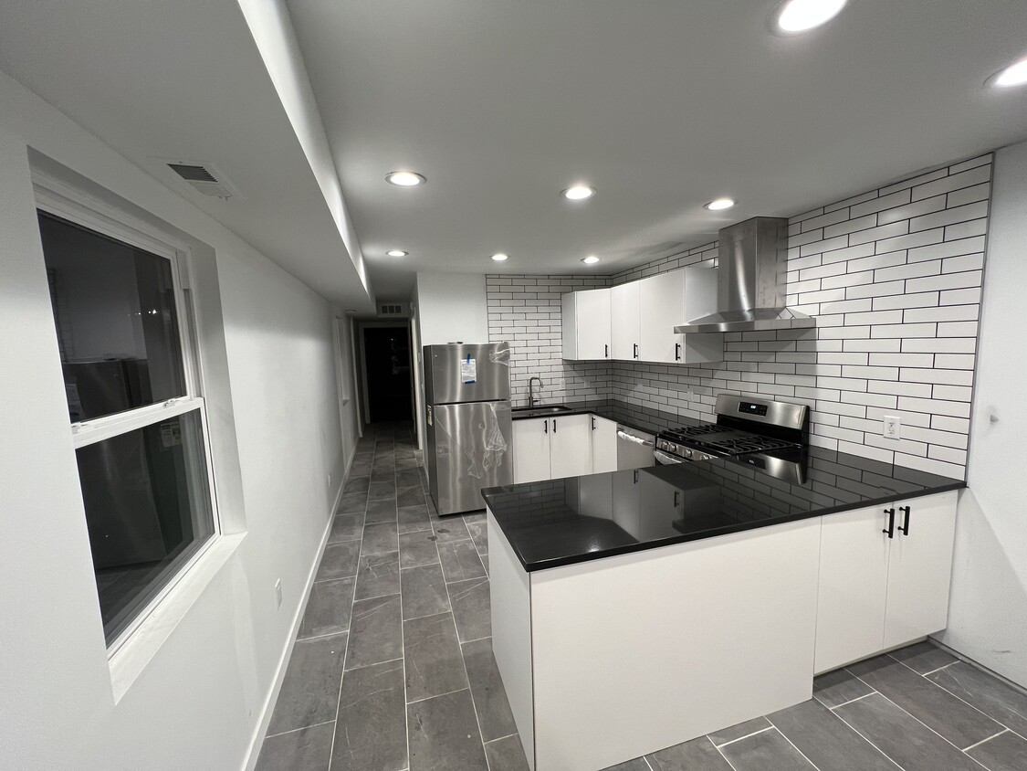 Foto principal - 898 Franklin Ave