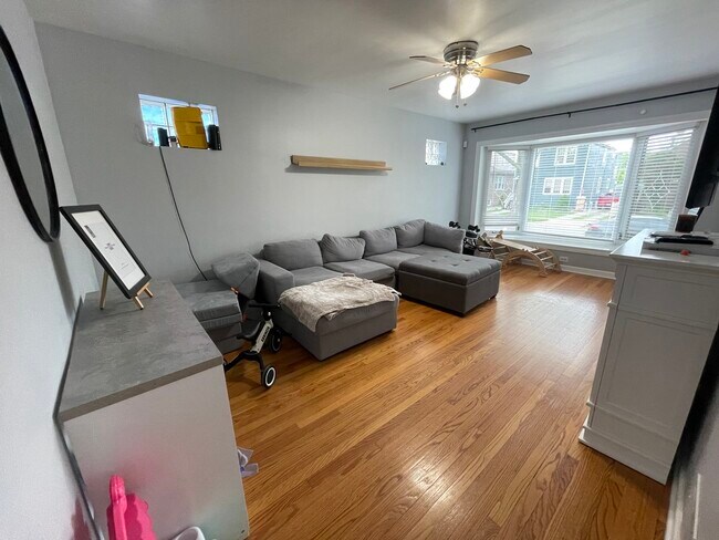 Foto del edificio - 4851 W Eddy St