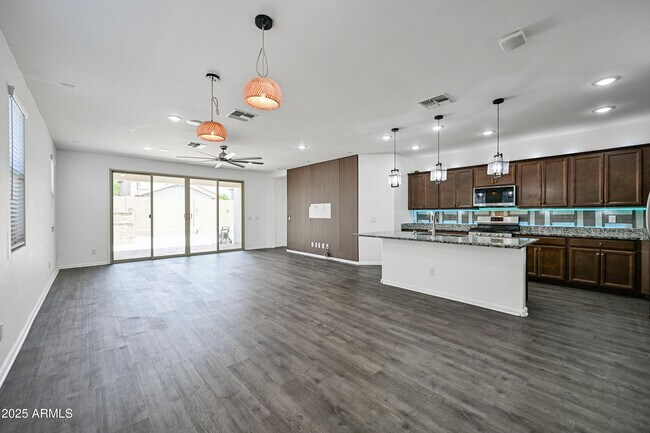 Foto del edificio - 4030 W Ross Ave