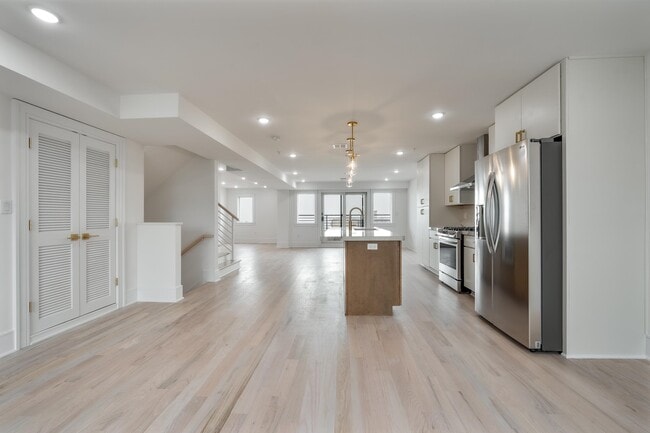 Building Photo - 6719 Meadowview Ave