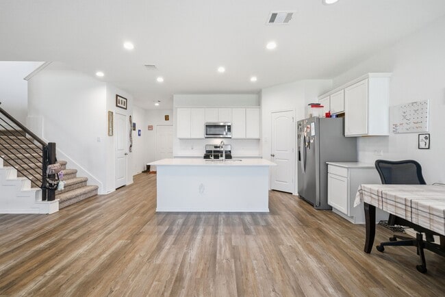 Building Photo - 4909 Hera Holw Dr