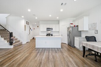 Building Photo - 4909 Hera Holw Dr