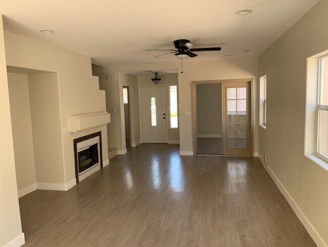 Foto del edificio - 5 br, 3.5 bath House - 86 Huntfield Dr