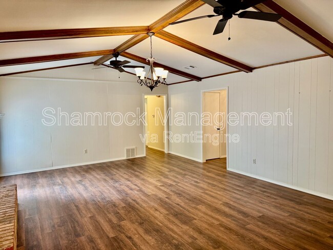 Foto del edificio - 5740 Lakemont Dr