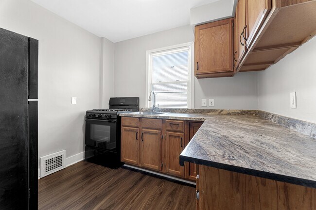 Building Photo - 1847 8th St